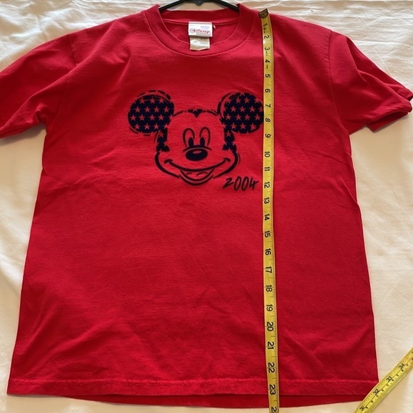 DISNEY STORE Red Mickey Mouse Short Sleeve Crewneck T-shirt 2004 Medium - Picture 7 of 7